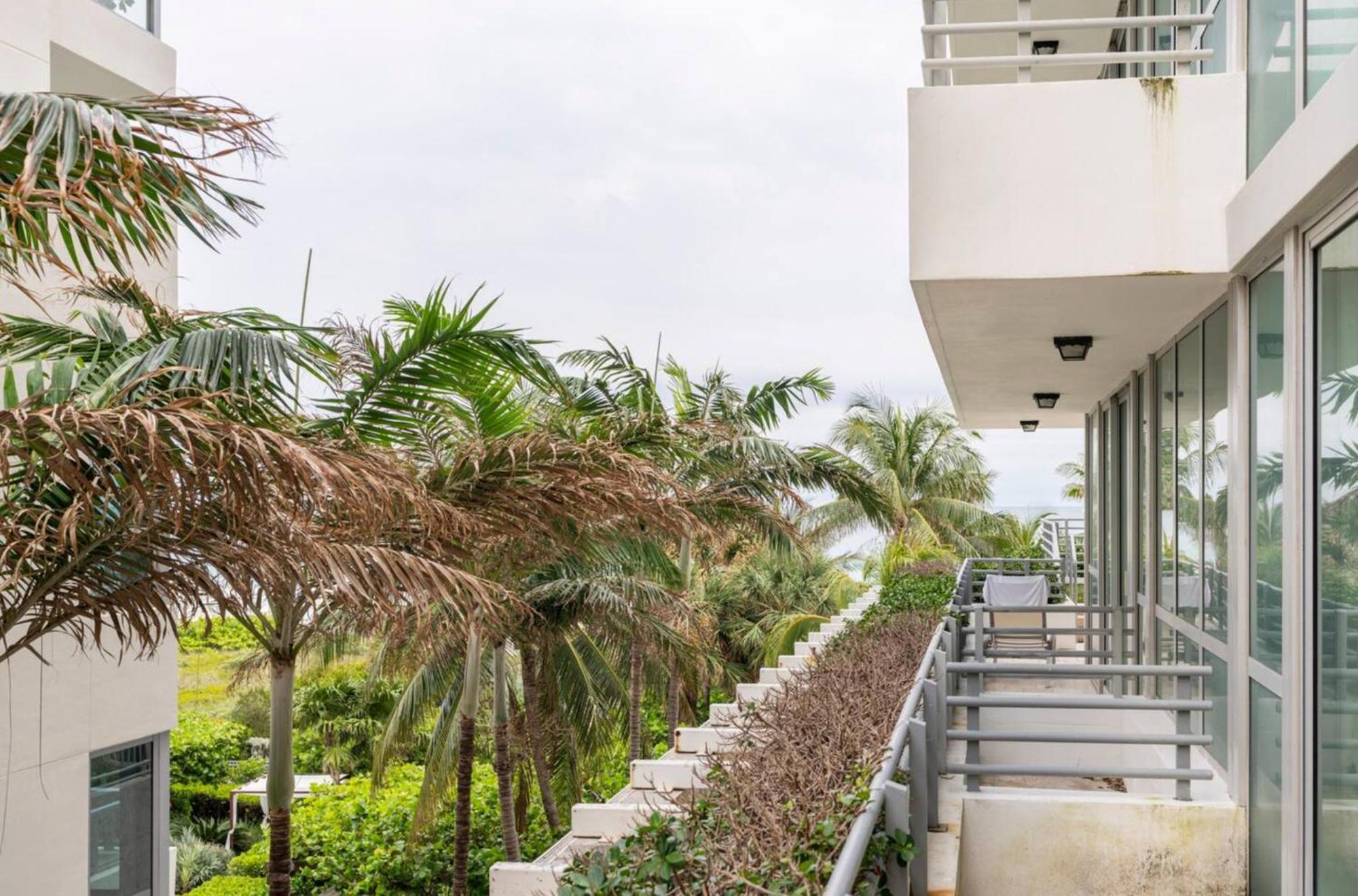 Beachfront Bentley Hotel One Bedroom Suite With Balcony And Beach Access Miami Beach Exterior foto
