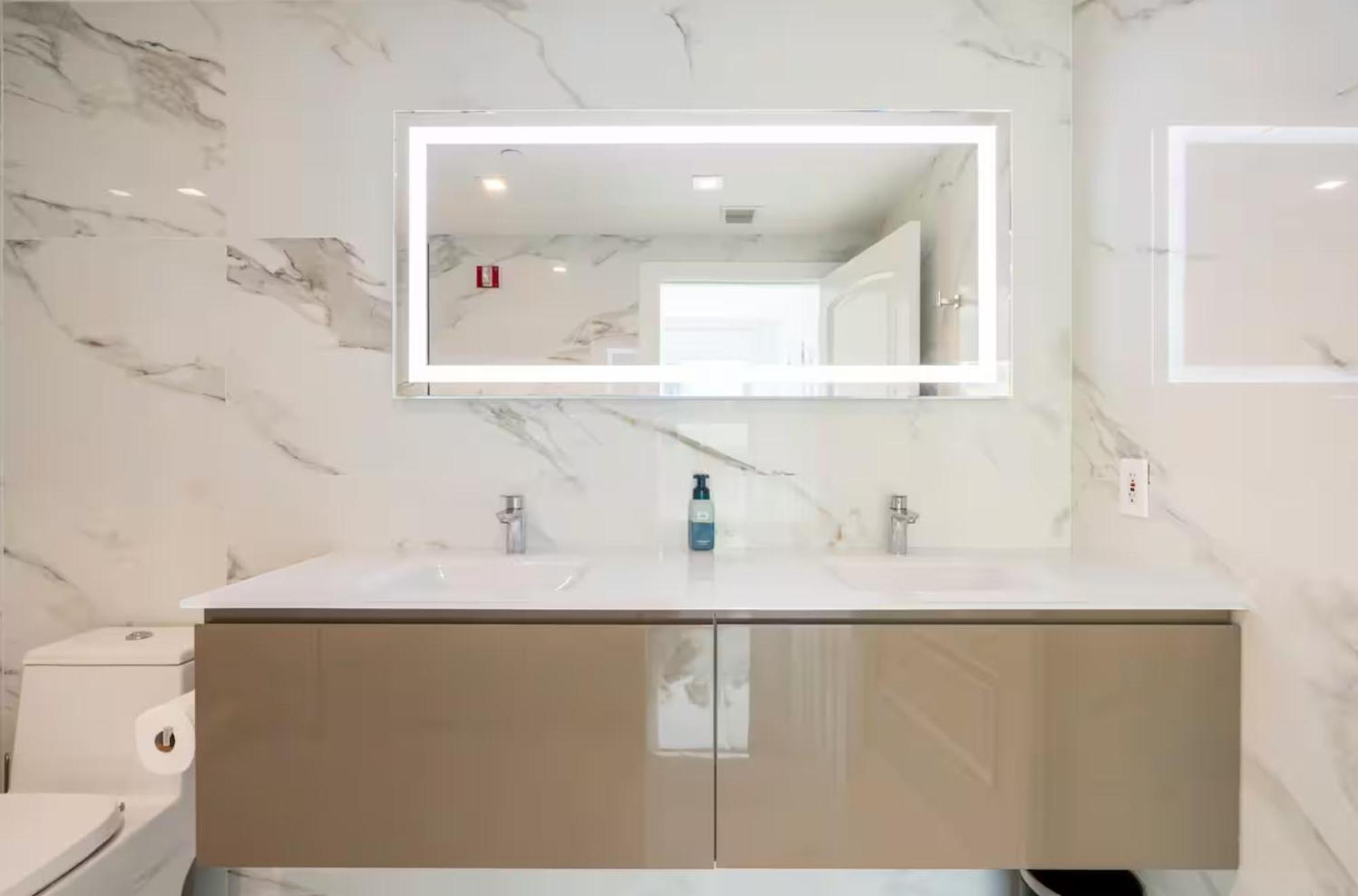 Beachfront Bentley Hotel One Bedroom Suite With Balcony And Beach Access Miami Beach Exterior foto
